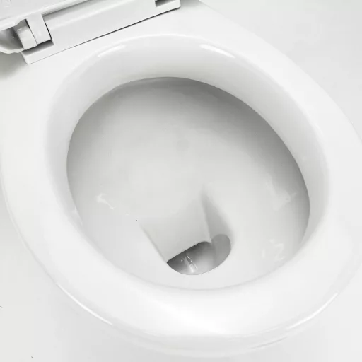 Cleano monoblokkos WC alsó kifolyással ülőkével - WaterMarkt.hu