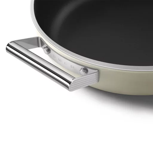 SMEG ALACSONY LÁBAS FEDŐVEL, 28 cm, edzett üveg fedő, rozsdamentes acél fogantyú, matt bézs